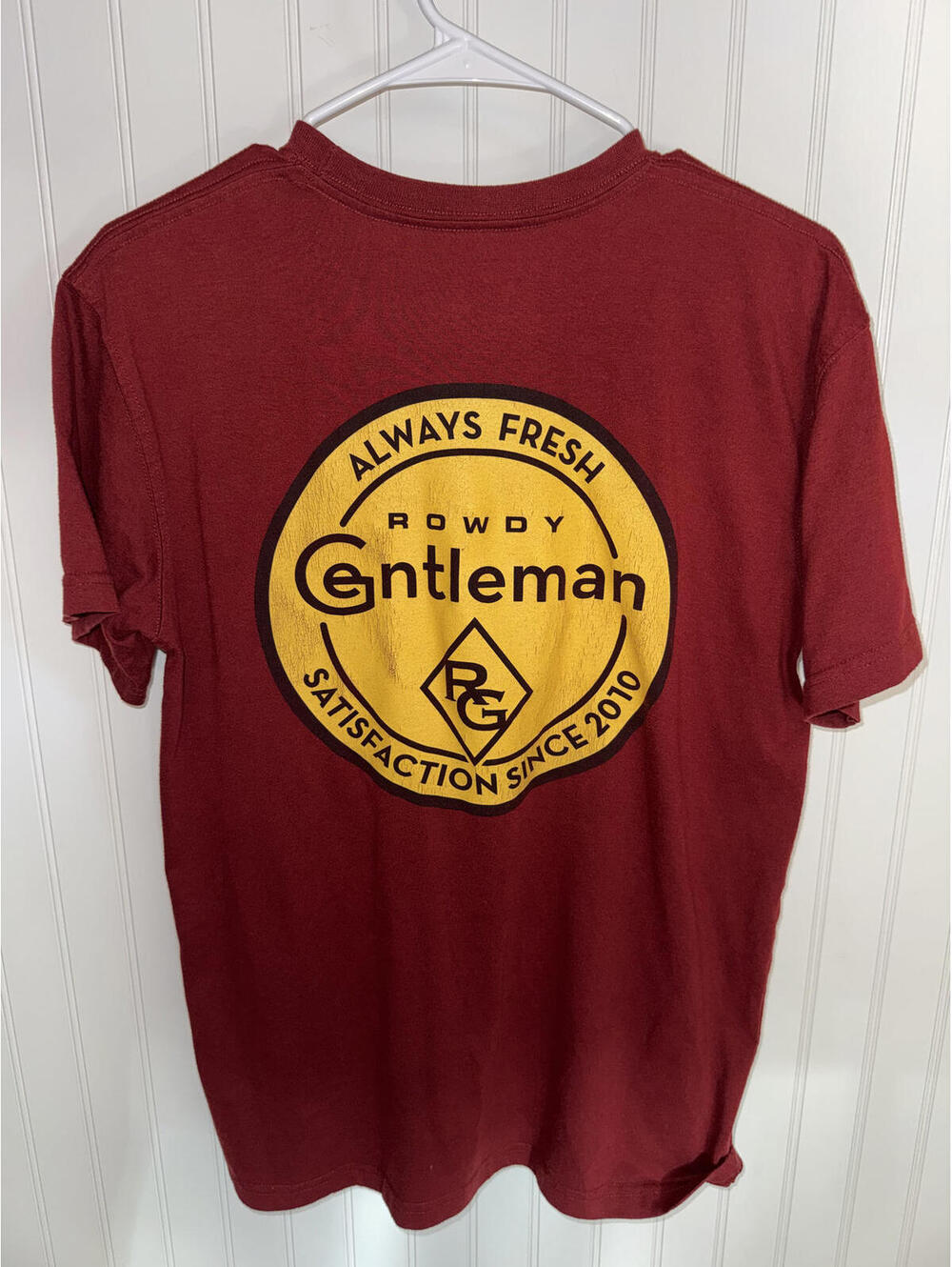 Mens Rowdy Gentleman Maroon T-Shirt Size Medium Casual